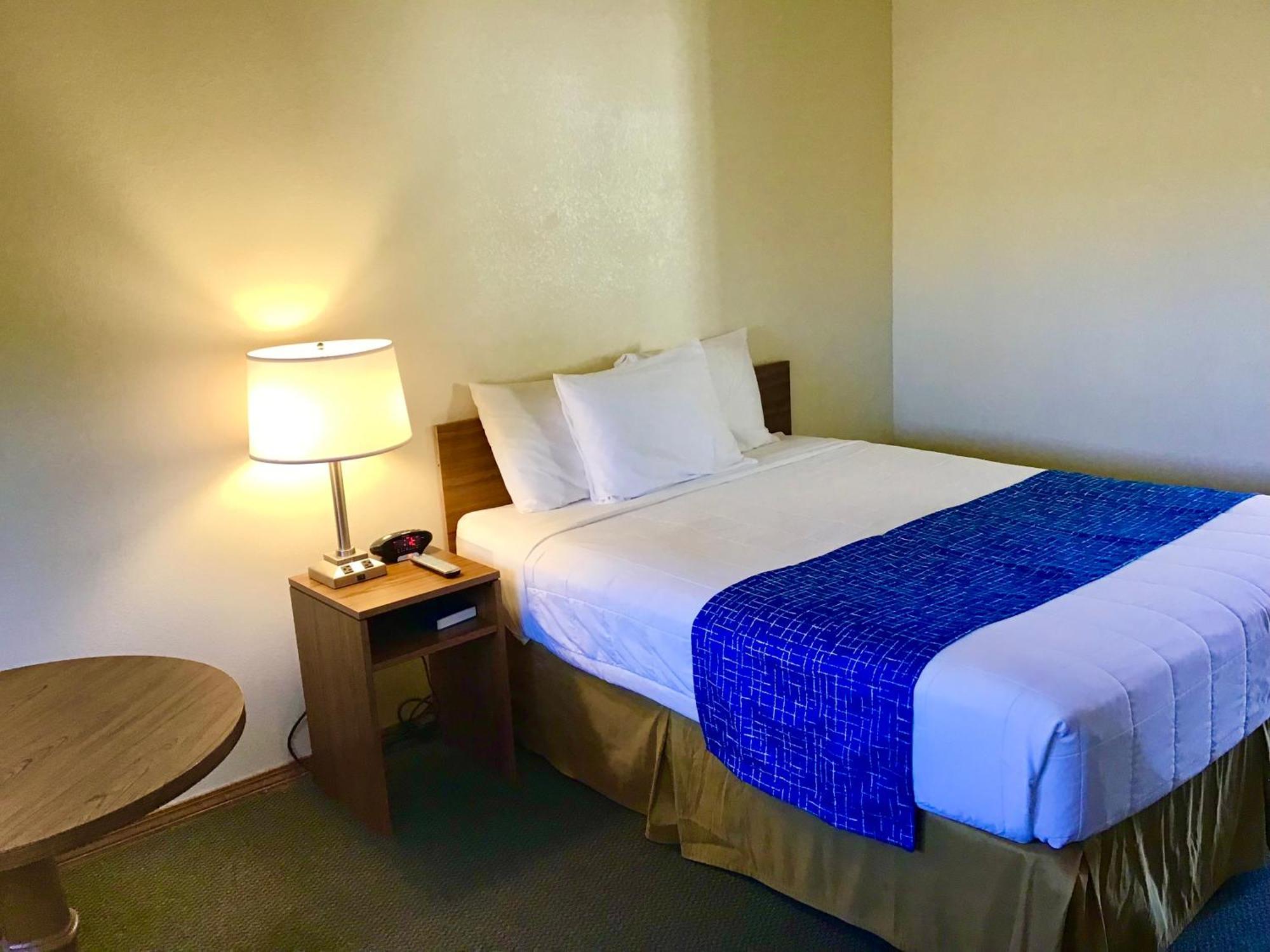Travelodge By Wyndham Three Forks Eksteriør bilde