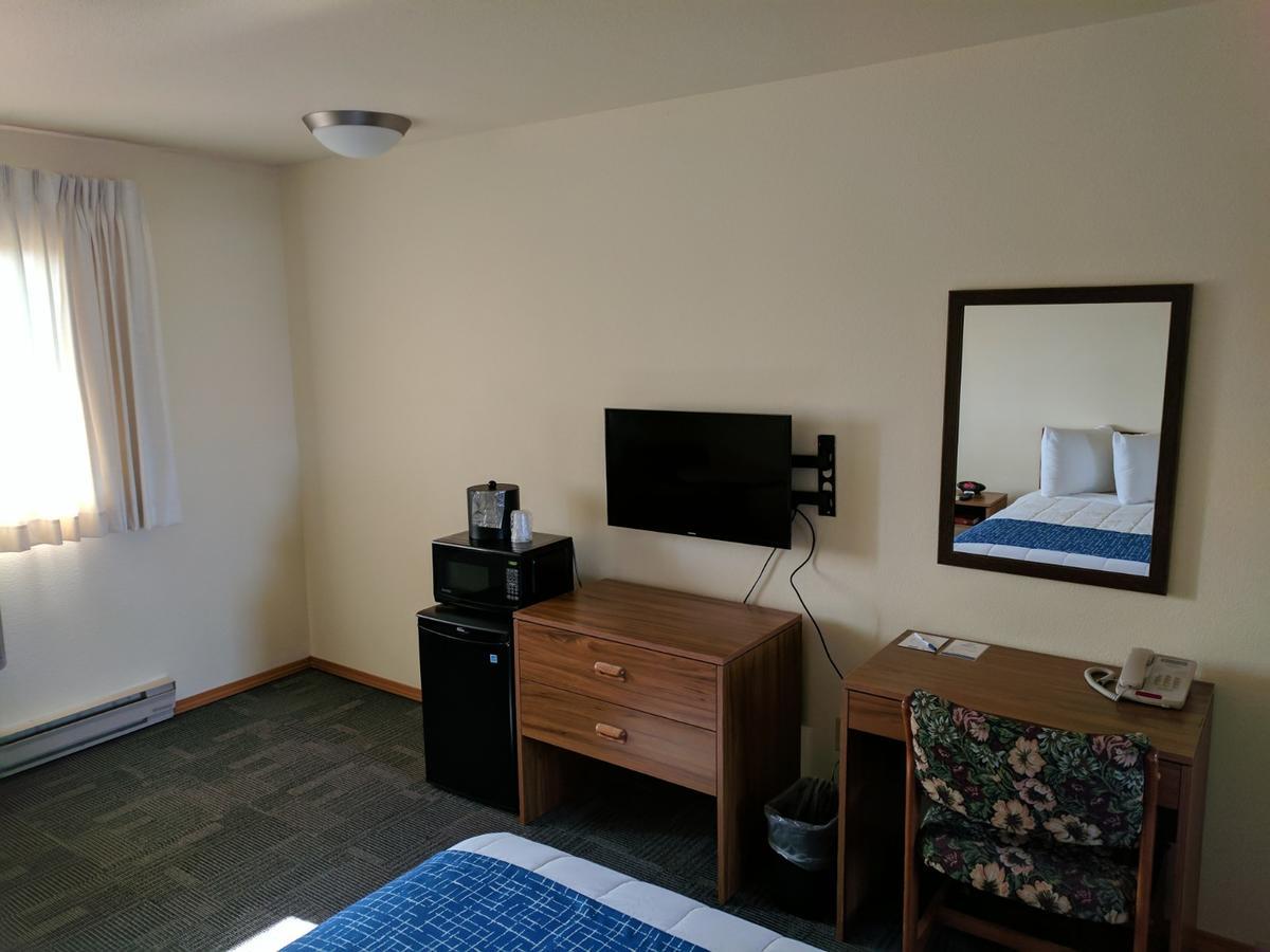 Travelodge By Wyndham Three Forks Eksteriør bilde