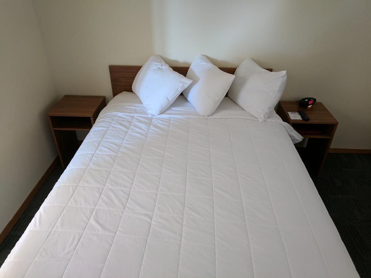 Travelodge By Wyndham Three Forks Eksteriør bilde
